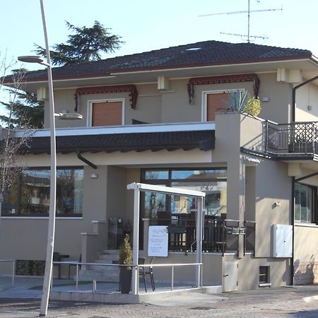 Hotel Margherita Meuble Сирмионе Екстериор снимка