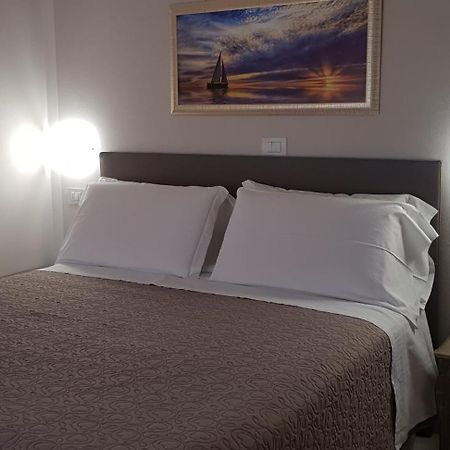 Hotel Margherita Meuble Сирмионе Екстериор снимка