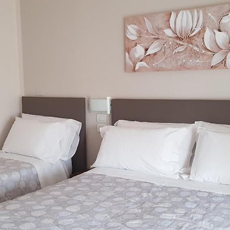Hotel Margherita Meuble Сирмионе Екстериор снимка