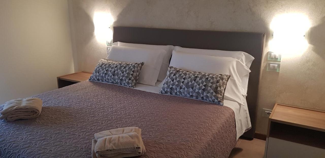 Hotel Margherita Meuble Сирмионе Екстериор снимка
