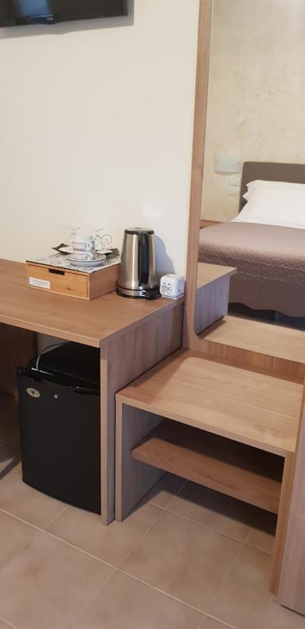 Hotel Margherita Meuble Сирмионе Екстериор снимка