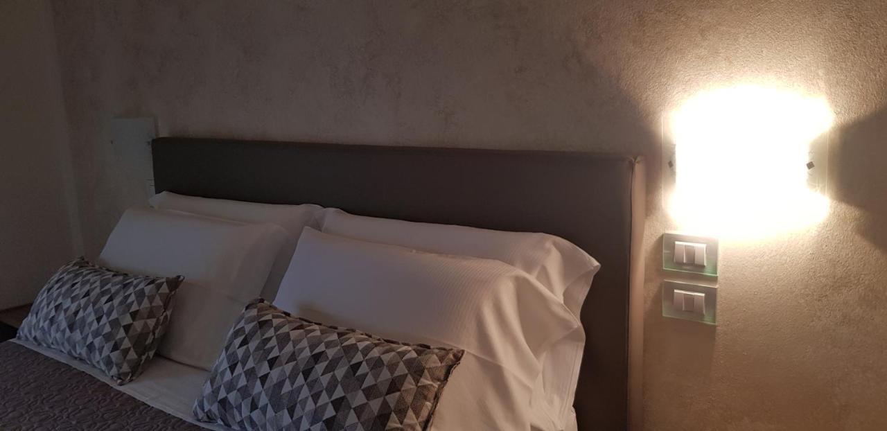 Hotel Margherita Meuble Сирмионе Екстериор снимка