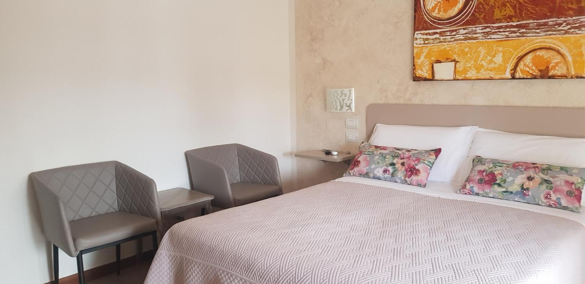 Hotel Margherita Meuble Сирмионе Стая снимка