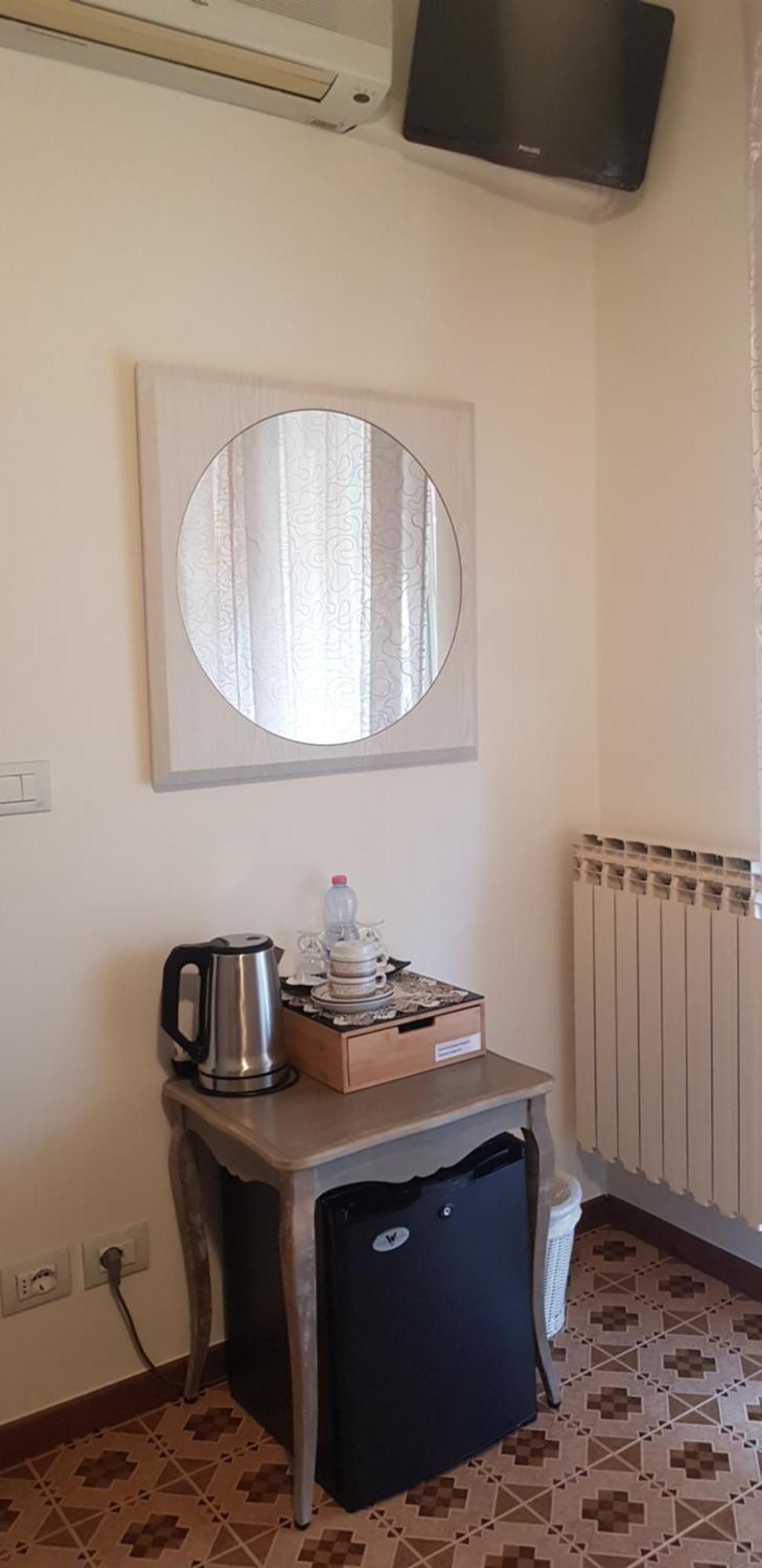 Hotel Margherita Meuble Сирмионе Стая снимка