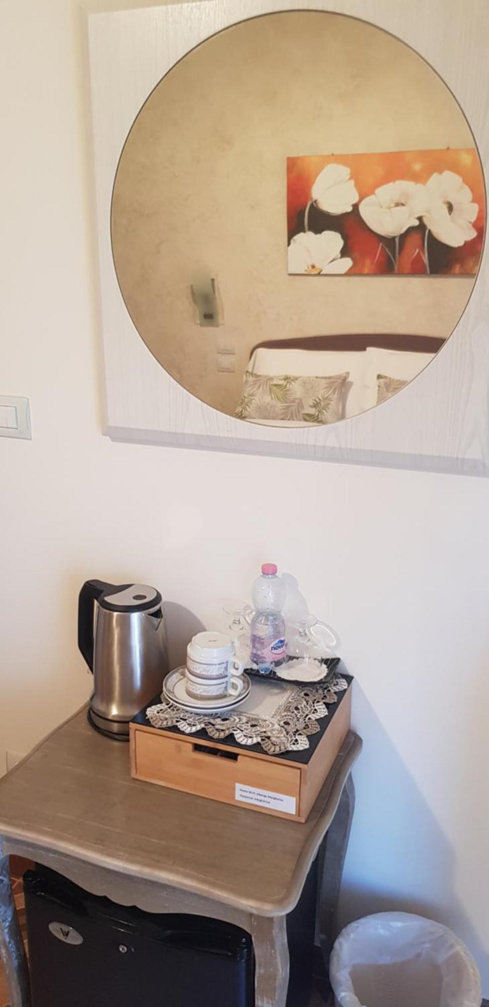 Hotel Margherita Meuble Сирмионе Стая снимка