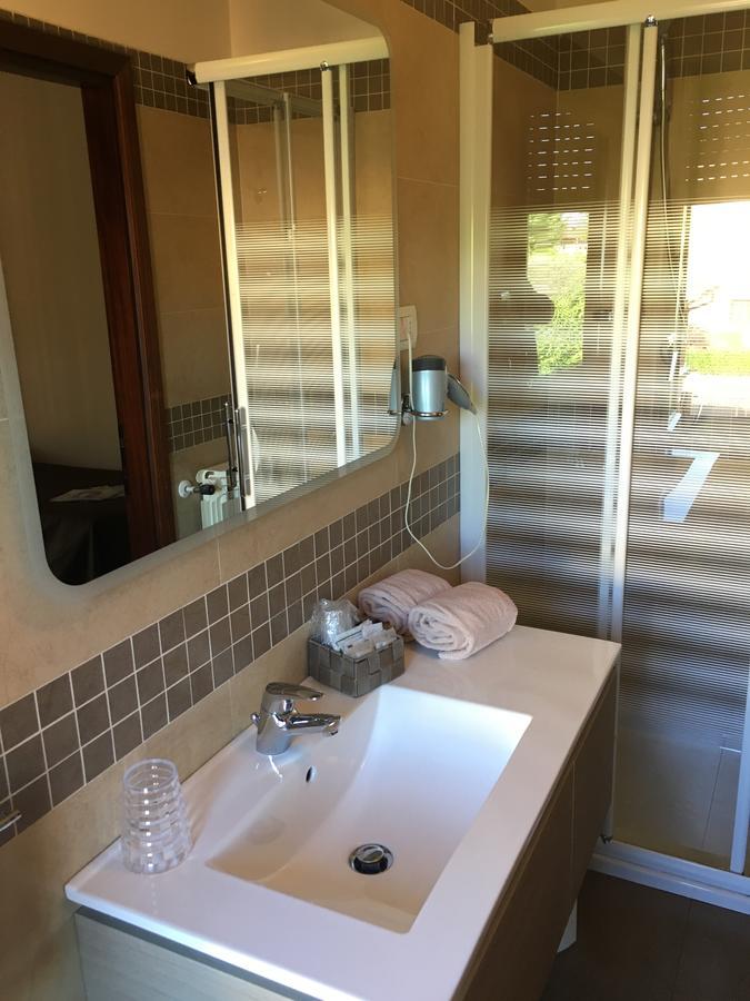 Hotel Margherita Meuble Сирмионе Екстериор снимка