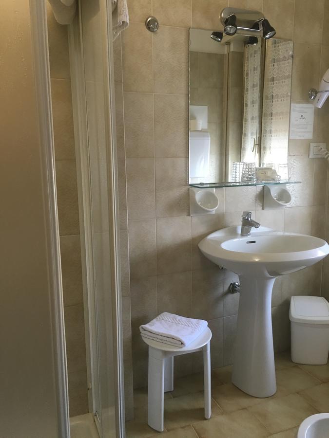 Hotel Margherita Meuble Сирмионе Екстериор снимка