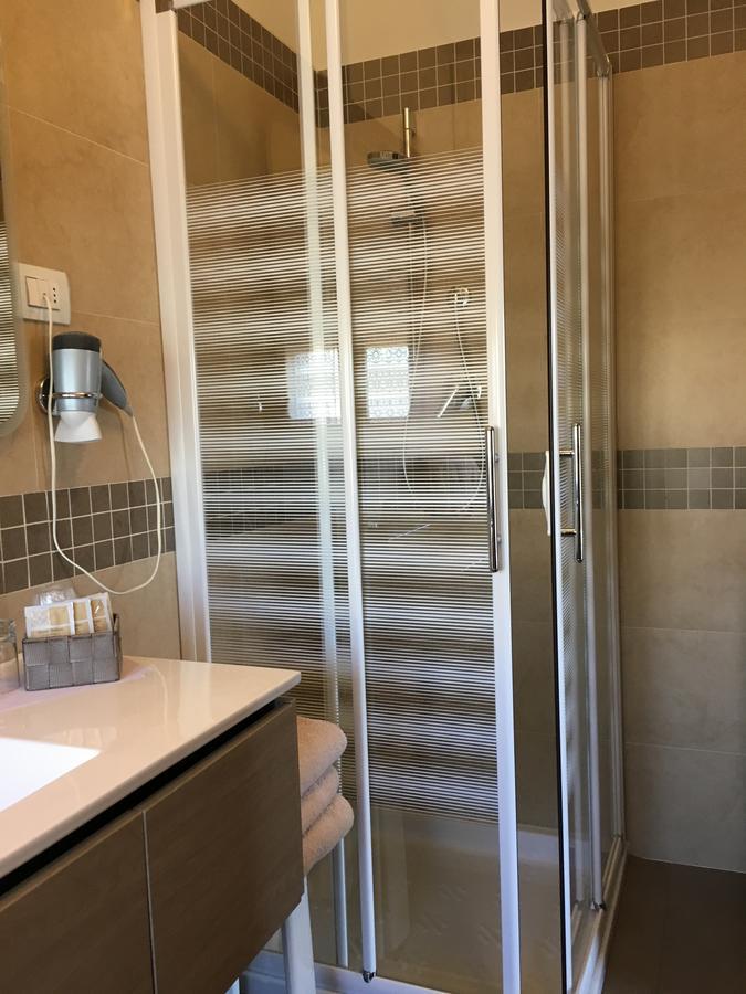 Hotel Margherita Meuble Сирмионе Екстериор снимка