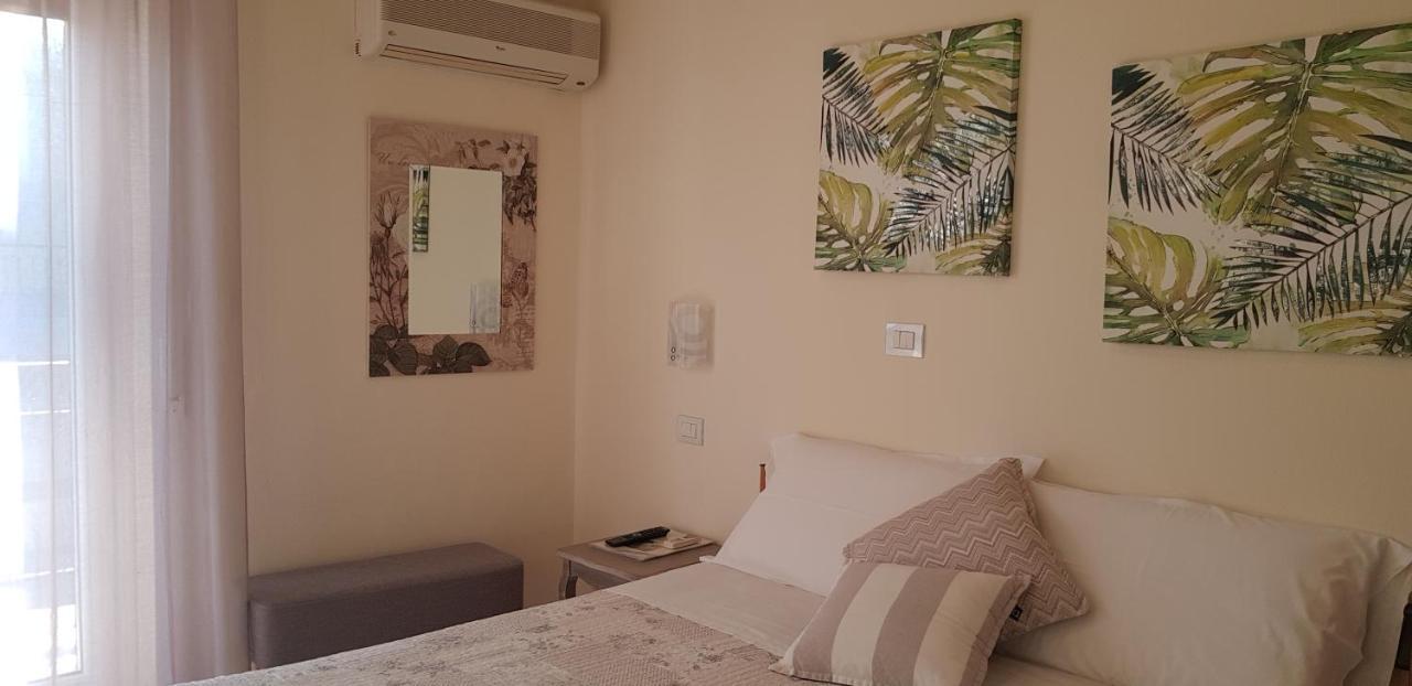 Hotel Margherita Meuble Сирмионе Екстериор снимка