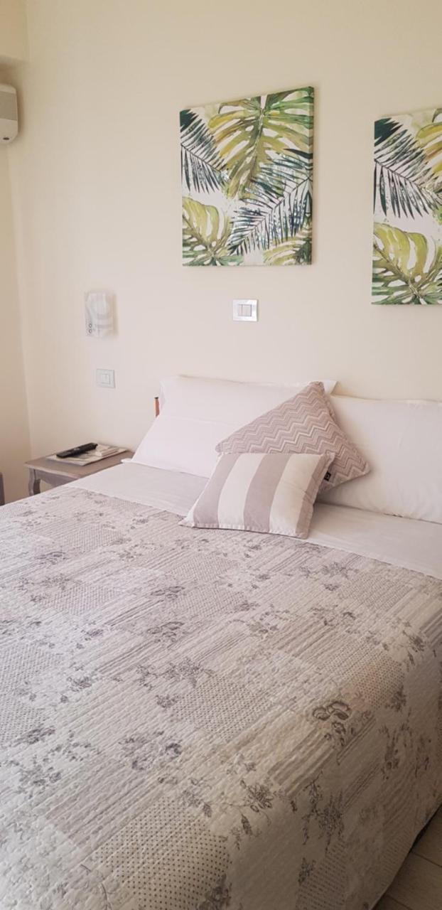 Hotel Margherita Meuble Сирмионе Екстериор снимка